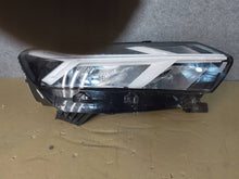 Laden Sie das Bild in den Galerie-Viewer, Frontscheinwerfer Dacia Sandero III 260107920R Full LED Rechts Headlight