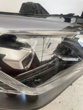 Laden Sie das Bild in den Galerie-Viewer, Frontscheinwerfer BMW 2 Active Tourer U06 5A42248-05 LED Rechts Headlight SCH8991886822tw