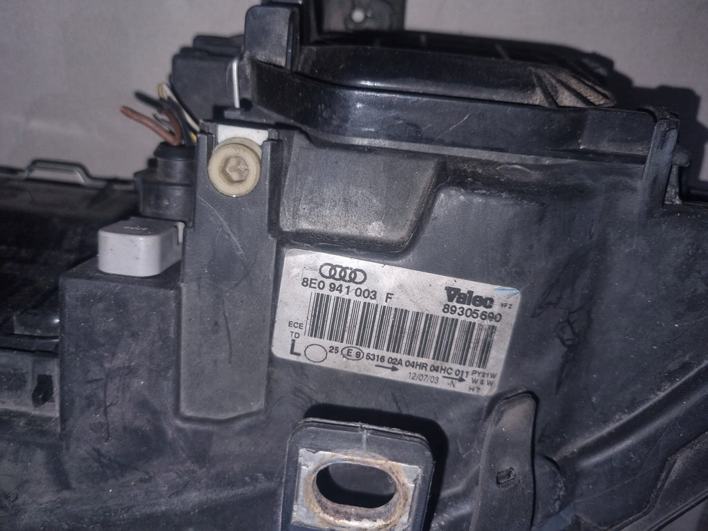 Frontscheinwerfer Audi A4 B6 8E0941003F Links Scheinwerfer Headlight