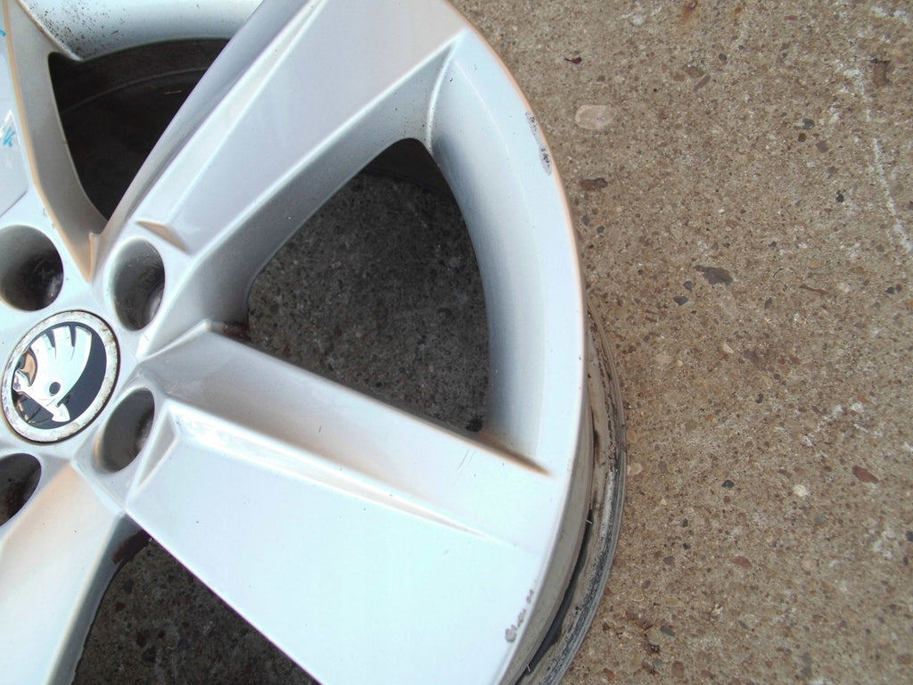 1x Alufelge 16 Zoll 7.0" 5x100 46ET Glanz Silber 6V0601025B Skoda Fabia Iii FEL4720866064ki