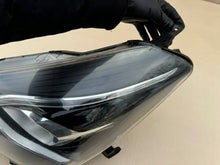 Load image into Gallery viewer, Frontscheinwerfer Toyota Yaris Links Scheinwerfer Headlight