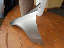 Laden Sie das Bild in den Galerie-Viewer, Kotflügel Mercedes-Benz W206 Vorne Links