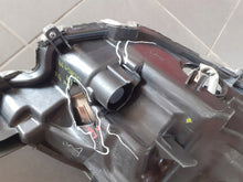 Laden Sie das Bild in den Galerie-Viewer, Frontscheinwerfer Toyota 4 IV Yaris Links Scheinwerfer Headlight