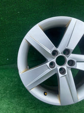 Laden Sie das Bild in den Galerie-Viewer, 1x Alufelge 16 Zoll 7.0" 5x100 46ET Glanz Grau 6V0601025 Mg Fabia Iii Rim Wheel FEL6285002936ae