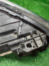 Laden Sie das Bild in den Galerie-Viewer, Frontscheinwerfer Mercedes-Benz W176 A1768203961 Links Scheinwerfer Headlight SCH1005850505wr