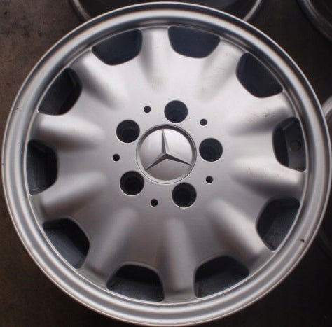 4x Alufelge 15 Zoll 7.0" 5x112 37ET Glanz Silber 2104010102 Mercedes-Benz