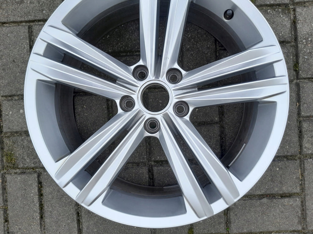 1x Alufelge 18 Zoll 7.0" 5x112 43ET Glanz Silber 5NA601025M VW Tiguan Rim Wheel FEL4406792607hs
