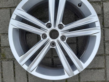 Laden Sie das Bild in den Galerie-Viewer, 1x Alufelge 18 Zoll 7.0" 5x112 43ET Glanz Silber 5NA601025M VW Tiguan Rim Wheel FEL4406792607hs