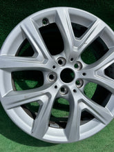 Load image into Gallery viewer, 1x Alufelge 17 Zoll 6.5" 5x120 39ET Glanz Silber 6856076 BMW X1 F48 Rim Wheel FEL4286732307po