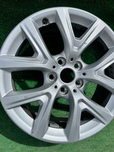 Laden Sie das Bild in den Galerie-Viewer, 1x Alufelge 17 Zoll 6.5" 5x120 39ET Glanz Silber 6856076 BMW X1 F48 Rim Wheel FEL4286732307po