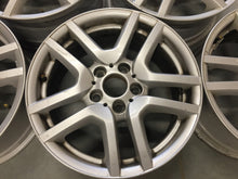 Laden Sie das Bild in den Galerie-Viewer, 1x Alufelge 17 Zoll 7.5&quot; 5x120 40ET Glanz Silber 6761929 BMW E53 Rim Wheel