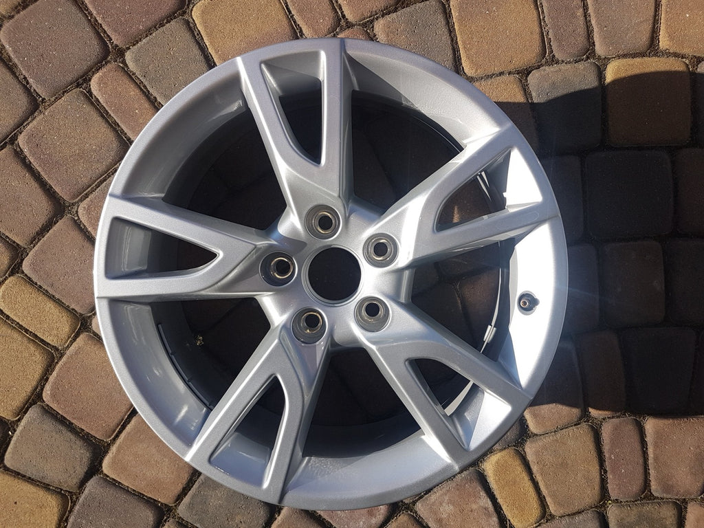 1x Alufelge 17 Zoll 6.5" 5x112 33ET Silber Audi Q3 Rim Wheel