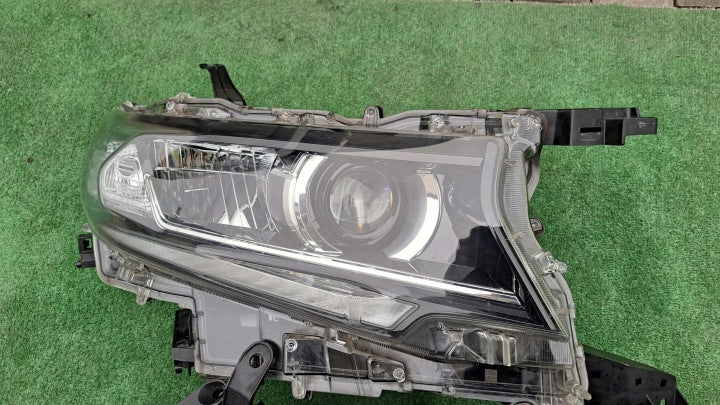 Frontscheinwerfer Toyota Land Full LED Ein Satz Scheinwerfer Headlight SCH2490407338bx