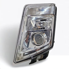 Laden Sie das Bild in den Galerie-Viewer, Frontscheinwerfer Volvo 21323108 Links Scheinwerfer Headlight