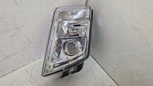 Laden Sie das Bild in den Galerie-Viewer, Frontscheinwerfer Volvo 21323108 Links Scheinwerfer Headlight