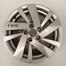 Laden Sie das Bild in den Galerie-Viewer, 1x Alufelge 15 Zoll 5.5" 5x100 40ET Glanz Silber 2G0601025BB VW Polo Iv FEL2123055133ck