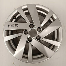 Laden Sie das Bild in den Galerie-Viewer, 1x Alufelge 15 Zoll 5.5" 5x100 40ET Glanz Silber 2G0601025BB VW Polo Iv FEL2123055133ck