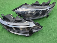 Laden Sie das Bild in den Galerie-Viewer, Frontscheinwerfer Mitsubishi Outlander III 8301D3-32 Full LED Rechts oder Links