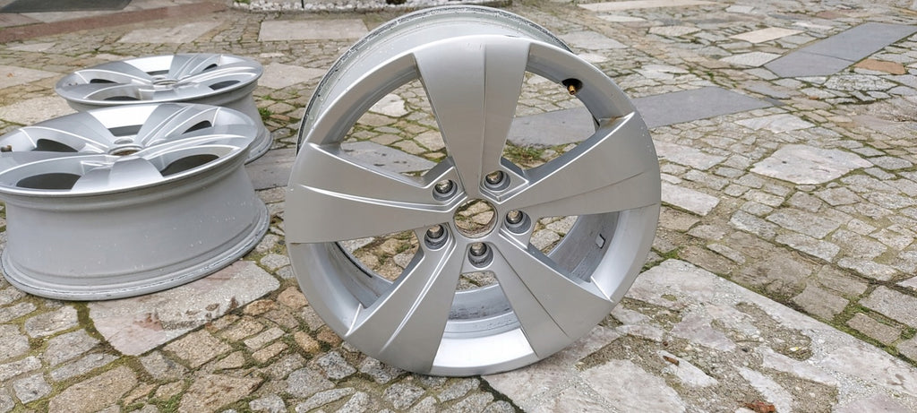 1x Alufelge 17 Zoll 6.5" 5x112 41ET Glanz Silber 3V0601025A Audi Superb Iii