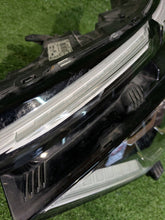 Load image into Gallery viewer, Frontscheinwerfer Citroën C4 III CSC29243 Links Scheinwerfer Headlight SCH9097471156zo