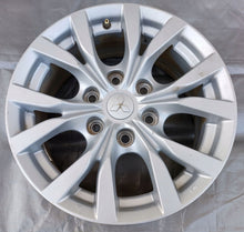 Load image into Gallery viewer, 1x Alufelge 17 Zoll 7.5" 6x139.7 38ET Silber Mitsubishi L200 Rim Wheel FEL2202873048kt