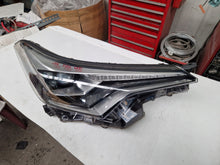 Laden Sie das Bild in den Galerie-Viewer, Frontscheinwerfer Toyota Chr 81110F4071 LED Rechts Scheinwerfer Headlight SCH2955888201yr