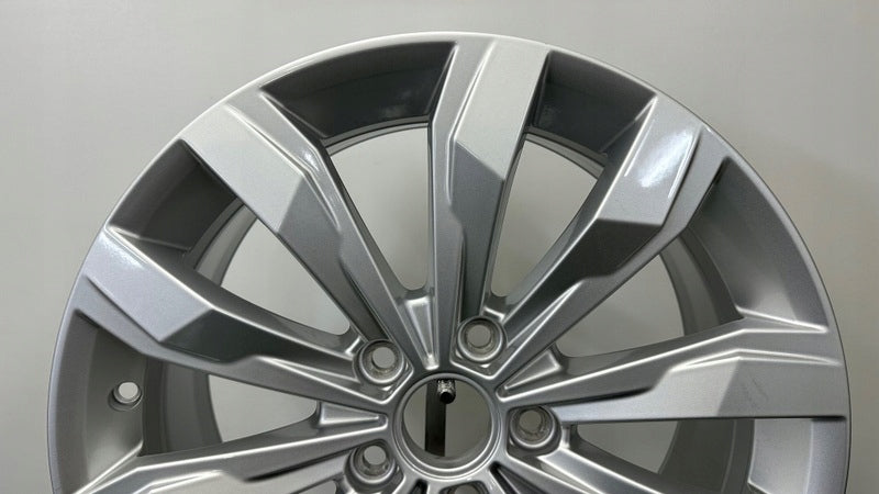 1x Alufelge 17 Zoll 7.0" 5x112 45ET Glanz Silber 2GA601025J VW Rim Wheel FEL1098453431ih