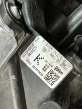 Laden Sie das Bild in den Galerie-Viewer, Frontscheinwerfer Toyota Corolla 81110-02S70 LED Ein Stück (Rechts oder Links)