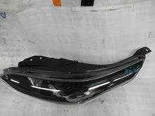 Laden Sie das Bild in den Galerie-Viewer, Frontscheinwerfer Kia Ceed 92101J7051 LED Ein Stück (Rechts oder Links)