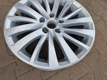 Load image into Gallery viewer, 1x Alufelge 17 Zoll 7.5&quot; 5x112 42ET Glanz Silber 3R0601025E Seat Exeo Rim Wheel