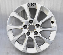 Laden Sie das Bild in den Galerie-Viewer, 1x Alufelge 16 Zoll 6.5&quot; 5x112 46ET Glanz Silber 8V0601025BM Audi A3 Rim Wheel