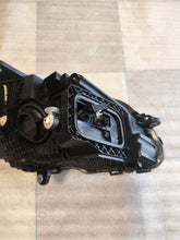 Laden Sie das Bild in den Galerie-Viewer, Frontscheinwerfer Mercedes-Benz A2059067905 LED Ein Stück (Rechts oder Links) SCH5469305286pe