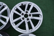 Laden Sie das Bild in den Galerie-Viewer, 4x Alufelge 17 Zoll 6.5" 5x112 43ET Glanz Silber 8Y0601025L Audi A3 Rim Wheel FEL7824131539oo