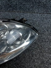 Laden Sie das Bild in den Galerie-Viewer, Frontscheinwerfer Mercedes-Benz A1698201161 Xenon Links Scheinwerfer Headlight SCH8438885723it