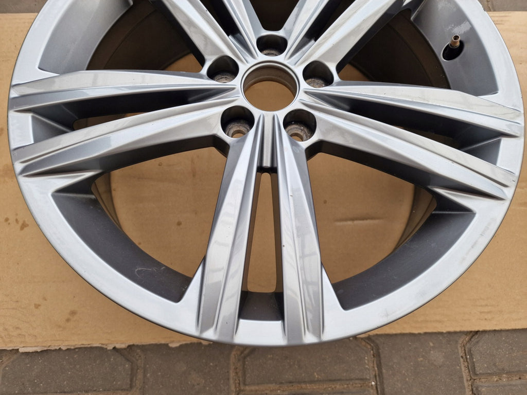 1x Alufelge 17 Zoll 7.0" 5x112 2GM601025G VW T Roc I Rim Wheel FEL2918908425mh