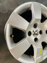 Laden Sie das Bild in den Galerie-Viewer, 1x Alufelge 16 Zoll 4x108 9685783880 Peugeot 5008 Rim Wheel FEL5154641346vs