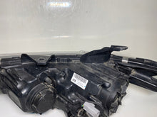 Laden Sie das Bild in den Galerie-Viewer, Frontscheinwerfer Mitsubishi Outlander I 8301C854 LED Rechts Headlight