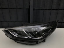 Laden Sie das Bild in den Galerie-Viewer, Frontscheinwerfer Hyundai I30 III 92101-G4510 LED Ein Stück (Rechts oder Links)