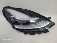 Laden Sie das Bild in den Galerie-Viewer, Frontscheinwerfer Tesla Model 3 1077376-50-B Rechts Scheinwerfer Headlight
