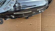 Laden Sie das Bild in den Galerie-Viewer, Frontscheinwerfer Hyundai I40 92102-3Z1000 Xenon Rechts Scheinwerfer Headlight SCH4660506588vv