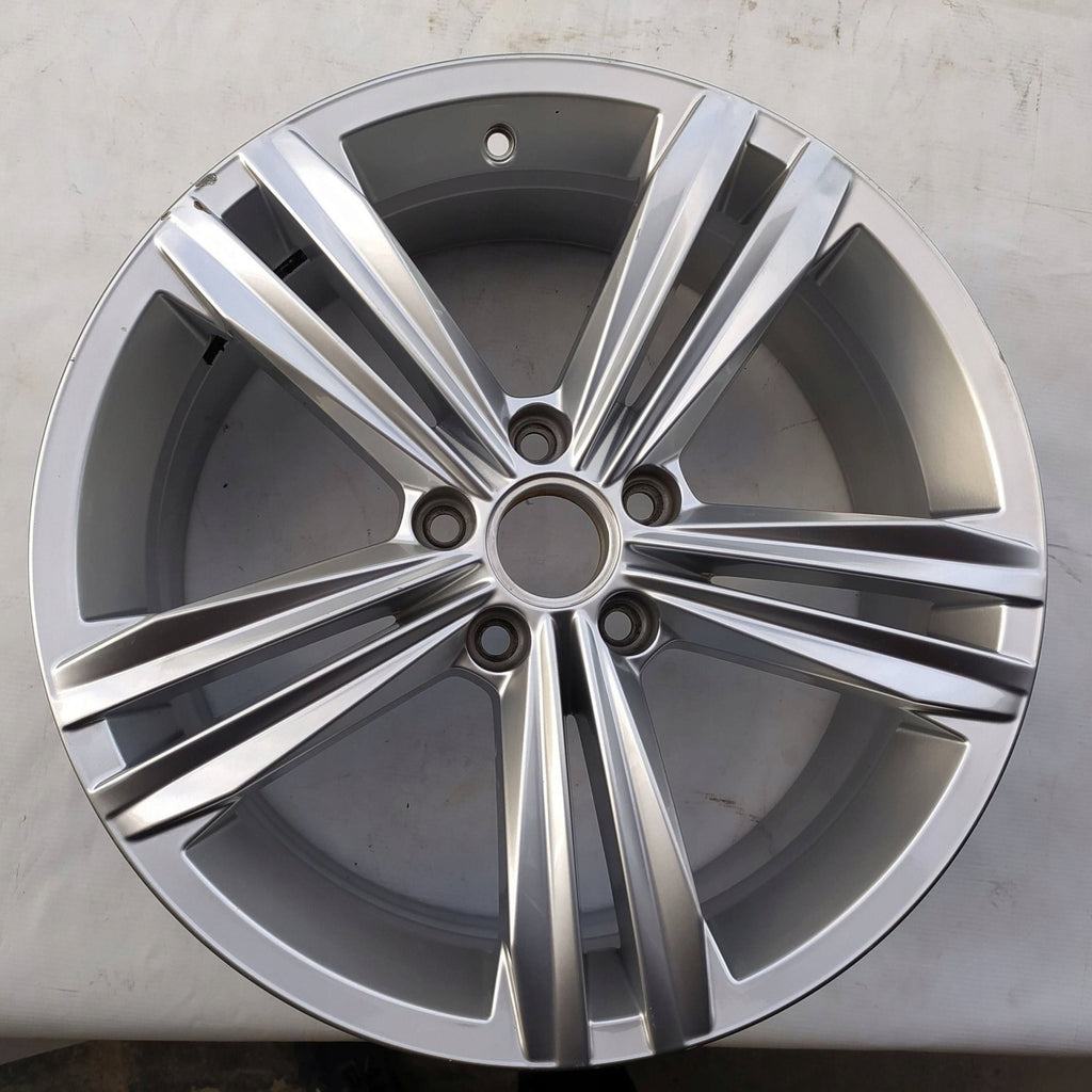 1x Alufelge 18 Zoll 7.0" 5x112 43ET Glanz Silber 5NA601025M VW Tiguan Touran FEL9885037391fu