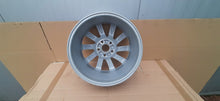 Laden Sie das Bild in den Galerie-Viewer, 1x Alufelge 17 Zoll 7.5&quot; 5x114.3 45ET Toyota Camry Rim Wheel