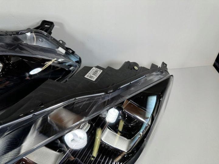 Frontscheinwerfer Ford Kuga LV4B-13E017-AN LV4B-13E016-AN Ein Satz Headlight SCH2811775437ec