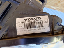 Load image into Gallery viewer, Frontscheinwerfer Volvo S60 V60 31420261 Xenon Links Scheinwerfer Headlight SCH8902064996mr