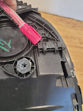 Laden Sie das Bild in den Galerie-Viewer, Frontscheinwerfer Mercedes-Benz A2069068104 Links Scheinwerfer Headlight SCH2818132806lg