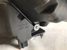 Laden Sie das Bild in den Galerie-Viewer, Frontscheinwerfer Toyota Prius Ein Stück (Rechts oder Links) Headlight SCH1544767273zl