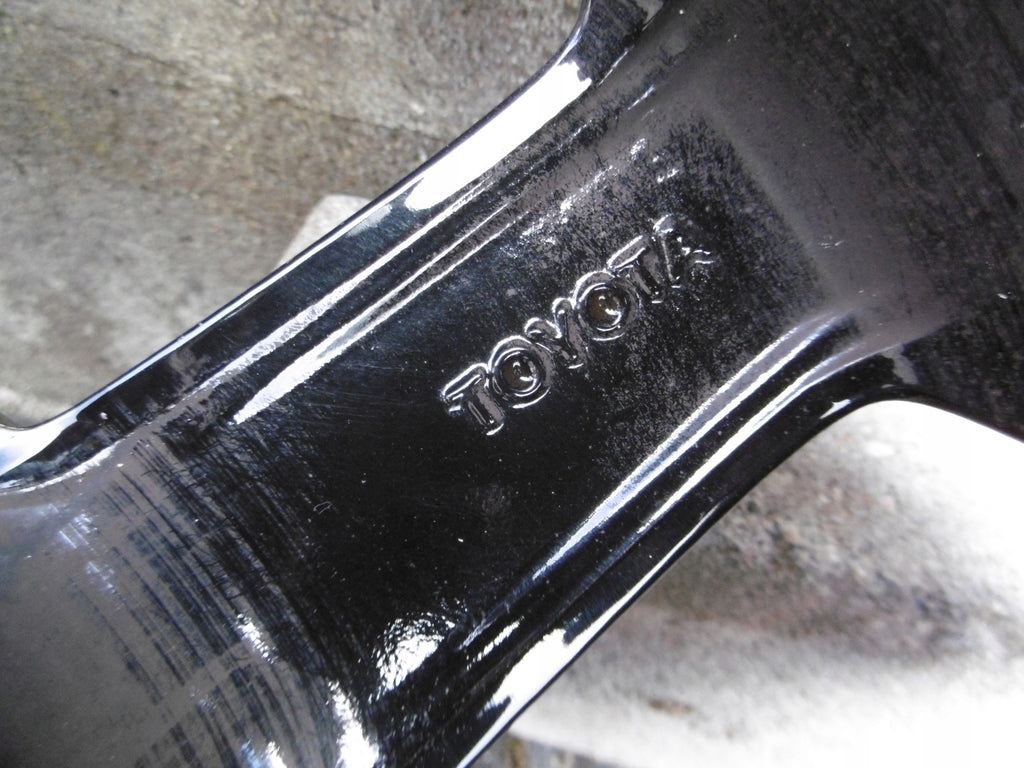 1x Alufelge 15 Zoll 4.5" 4x100 35ET Matt Silber 42611-0H050 Toyota Aygo