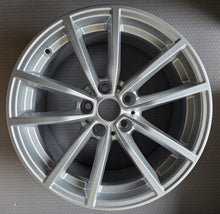 Laden Sie das Bild in den Galerie-Viewer, 1x Alufelge 17 Zoll 7.5" 5x112 30ET Silber 6883520 BMW 3 G21 G20 Rim Wheel FEL6027440267dw