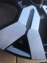 Load image into Gallery viewer, 1x Alufelge 17 Zoll 6.5&quot; 5x114.3 50ET Glanz Schwarz 403005180R Dacia Duster