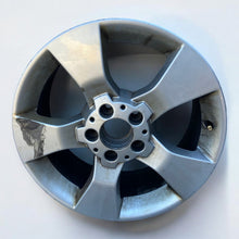 Laden Sie das Bild in den Galerie-Viewer, 1x Alufelge 17 Zoll 7.5&quot; 5x112 47,5ET Silber 2044013602 Mercedes-Benz Rim Wheel